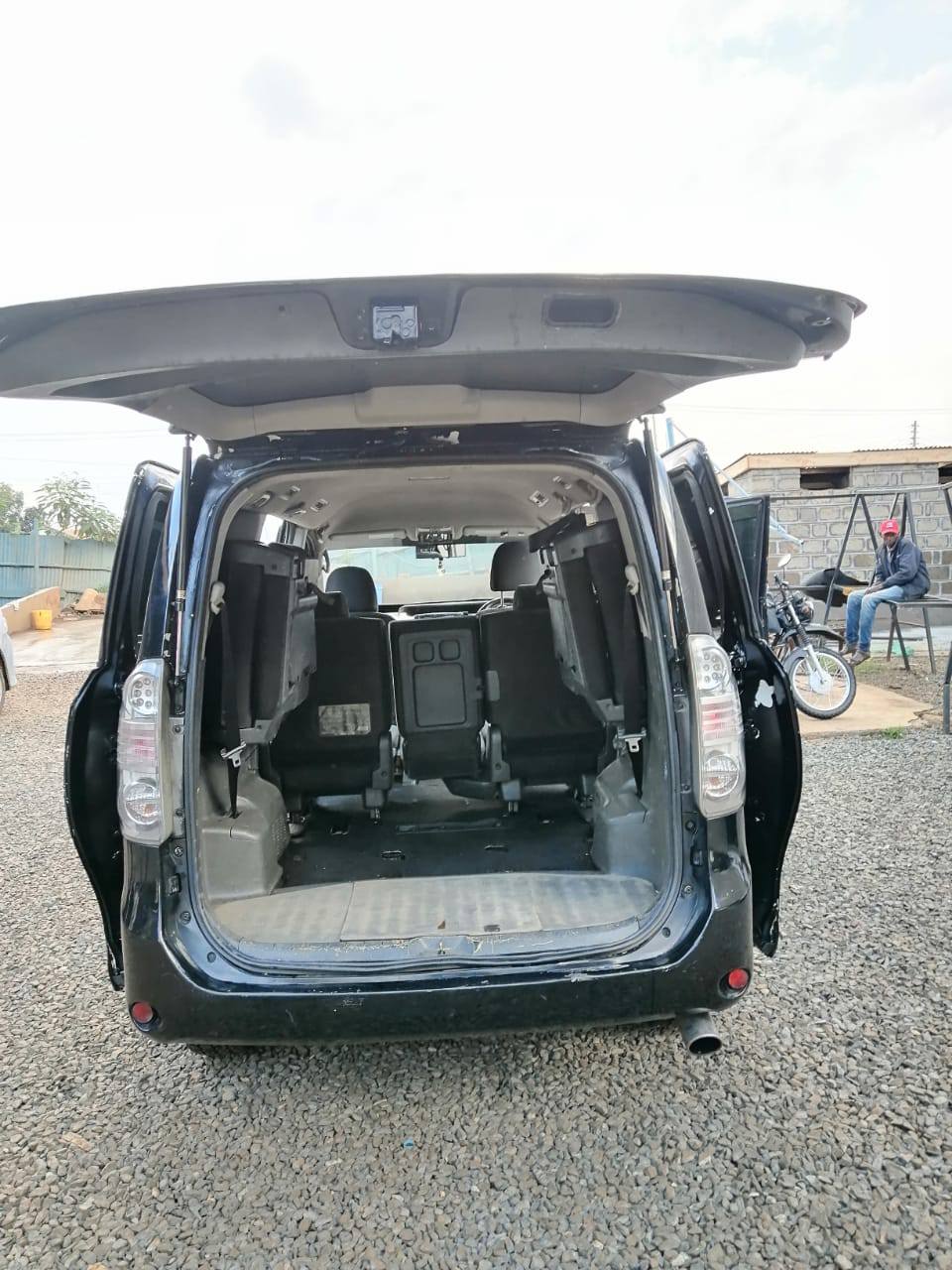 Toyota Voxy image 4